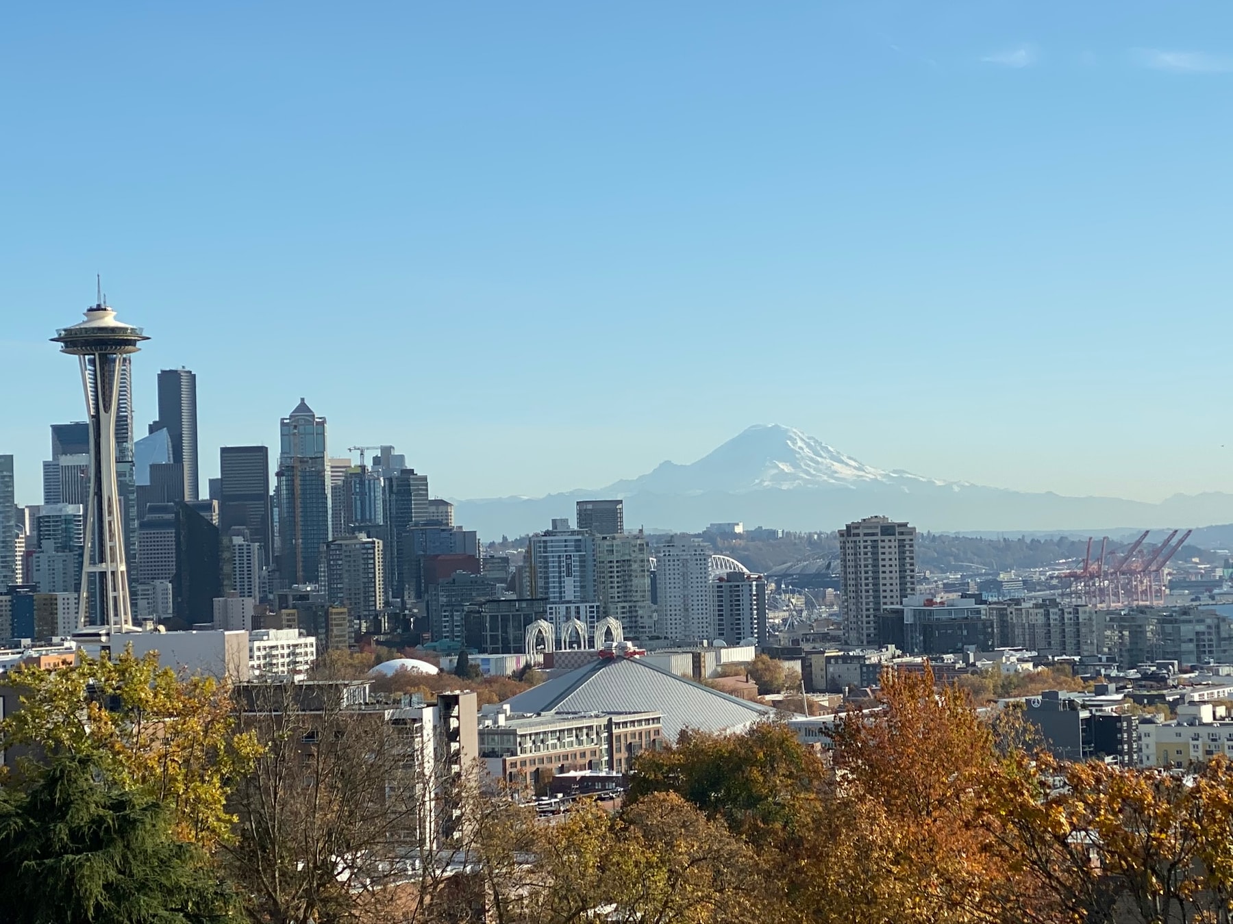 Seattle skyline and Mount Rainier from Kerry Park, photographed by Campbell Mathewson